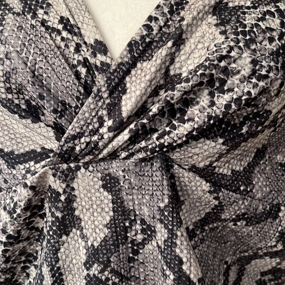 Snake pattern bodysuit - Picture 2 of 4